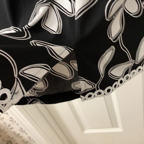 Joseph Ribicoff Size 12 black and white floral dress - Picture 7 of 10